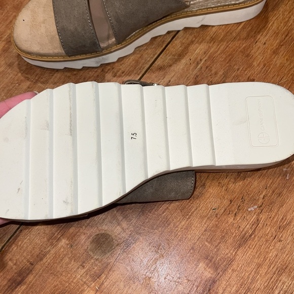 Giani Bernini Bryerr Memory Foam Wedges in Taupe - Picture 7 of 9